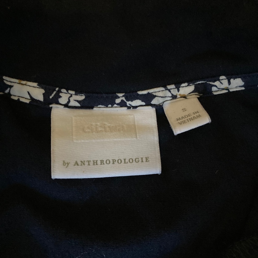 Ett Twa by Anthropologie Classic Navy Blue Keyhole Mock Neck Shortsleeve Size S - Picture 7 of 7